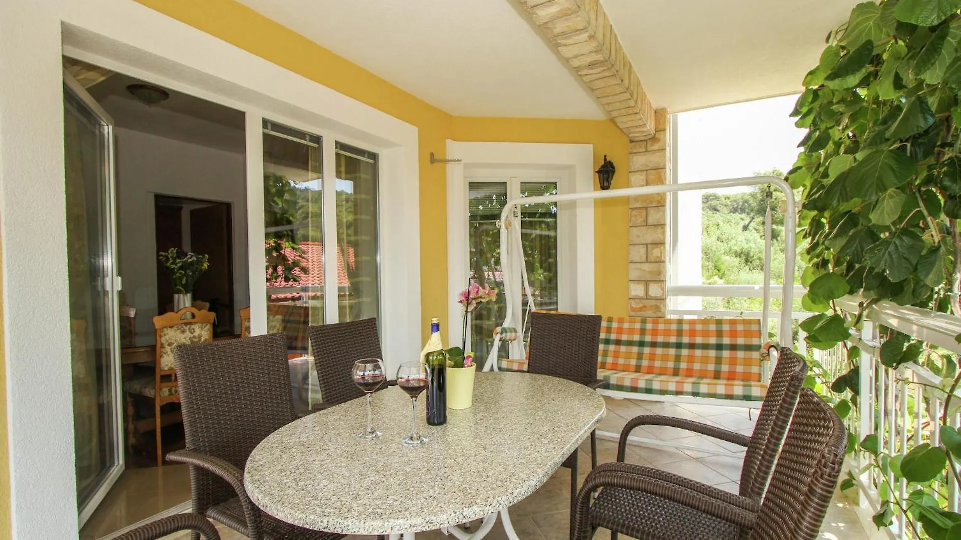 Boutique Apartment With Garden In Traù Croazia