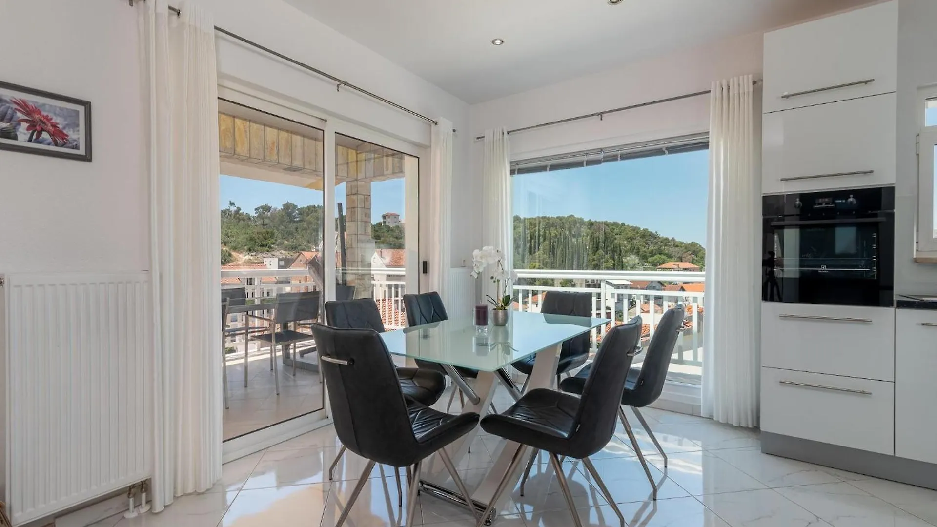 Boutique Apartment With Garden In Traù
