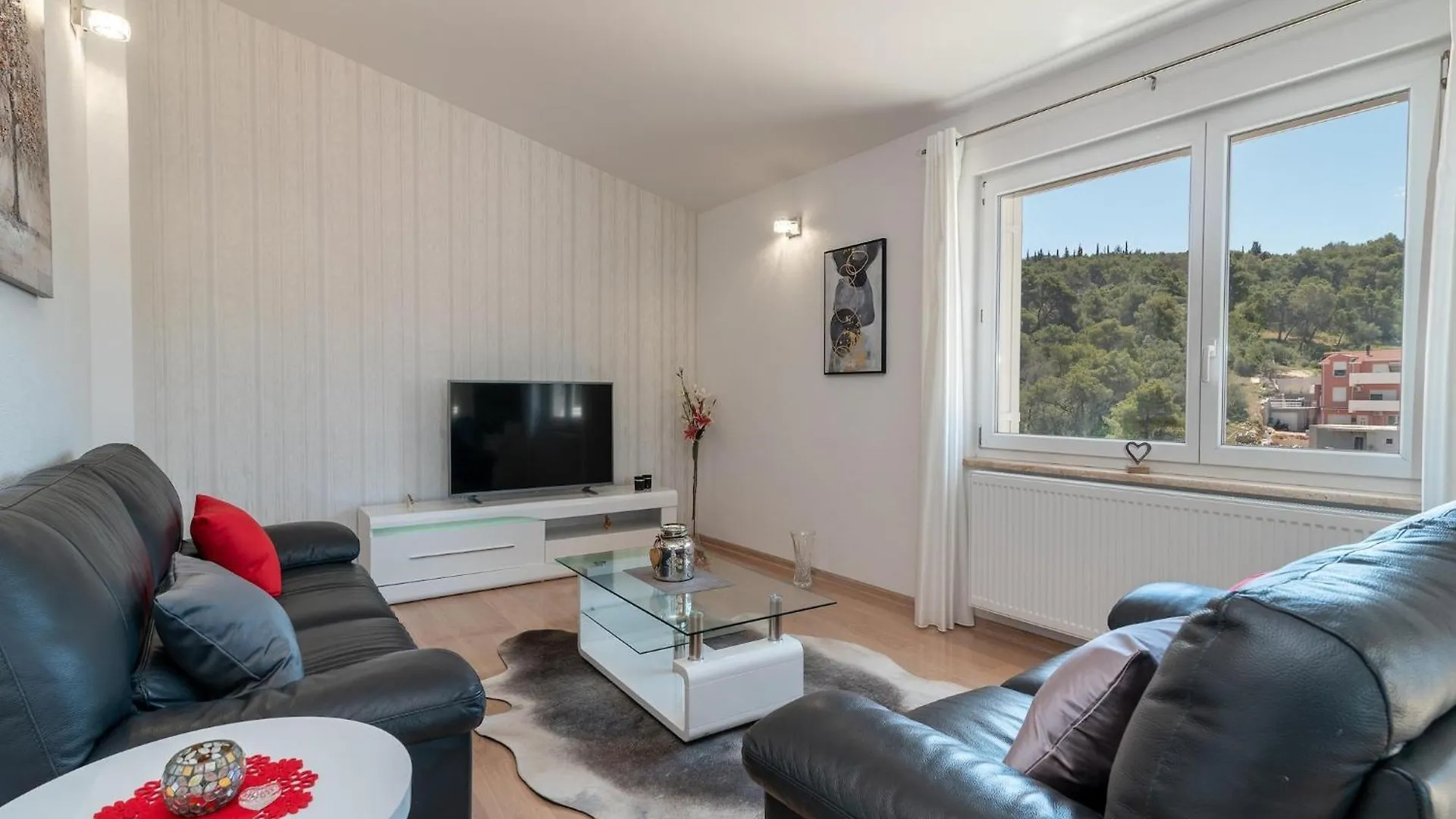 Boutique Apartment With Garden In Traù