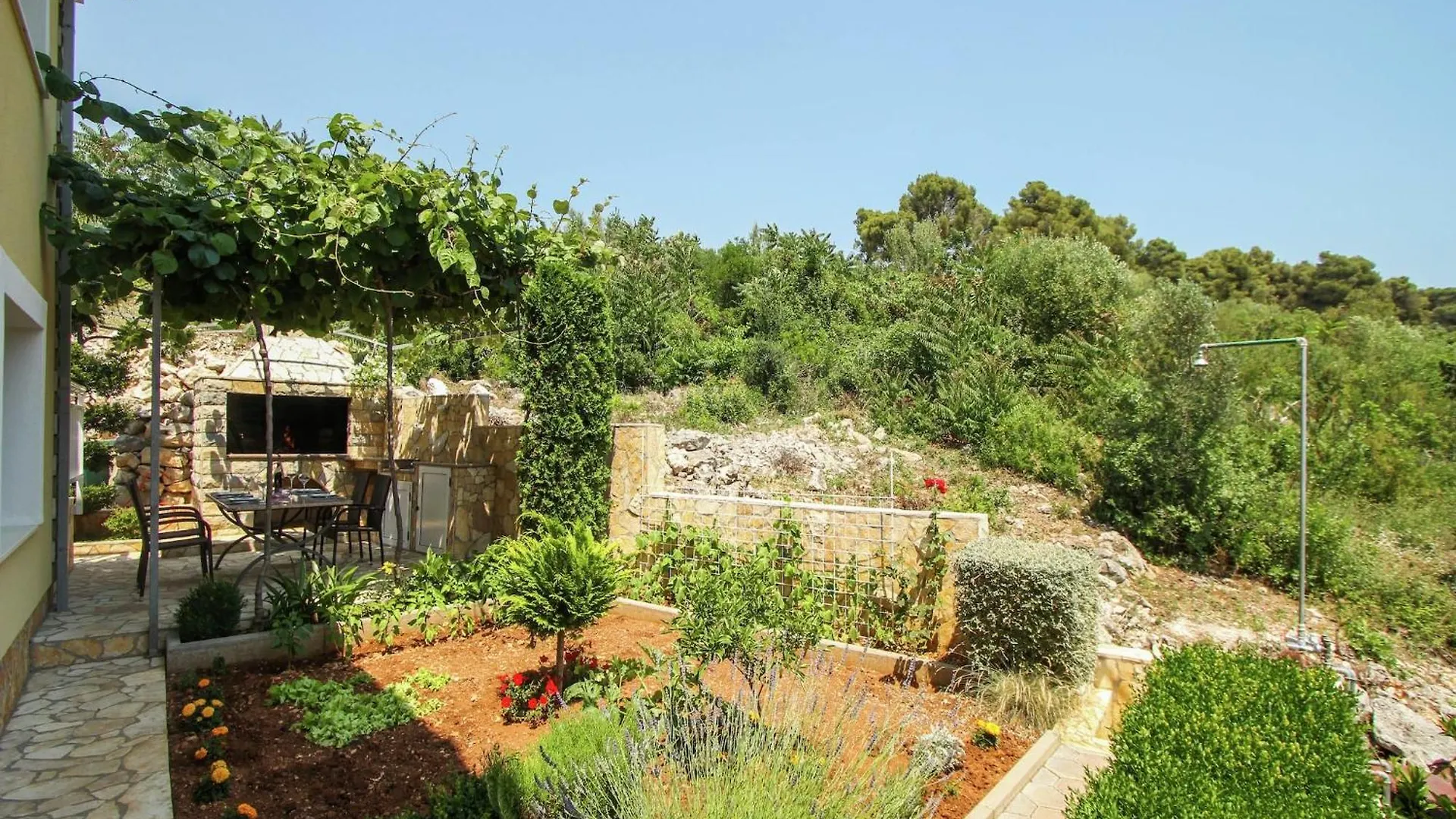 Boutique Apartment With Garden In Traù Croazia