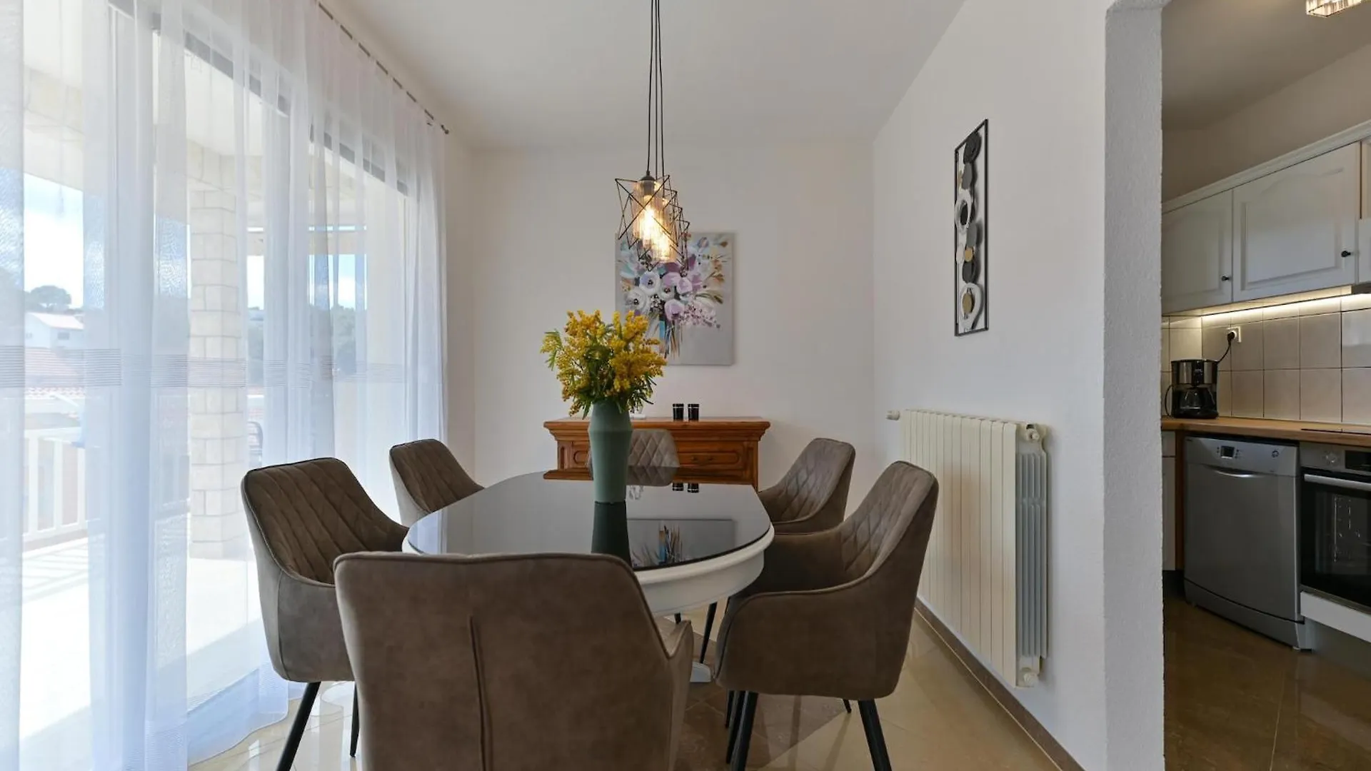 Boutique Apartment With Garden In Traù