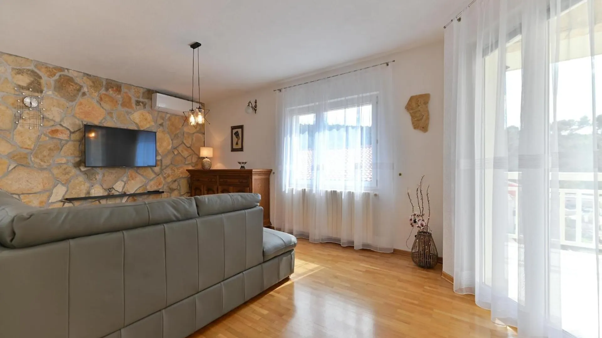 Boutique Apartment With Garden In Traù