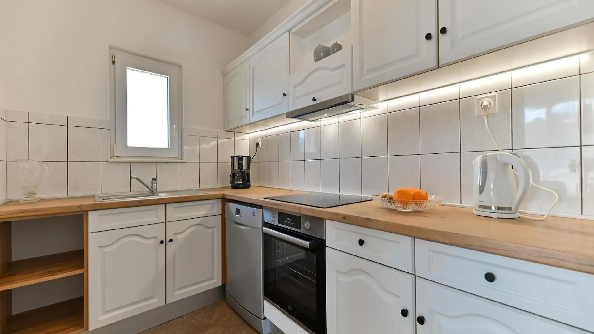 Boutique Apartment With Garden In Traù