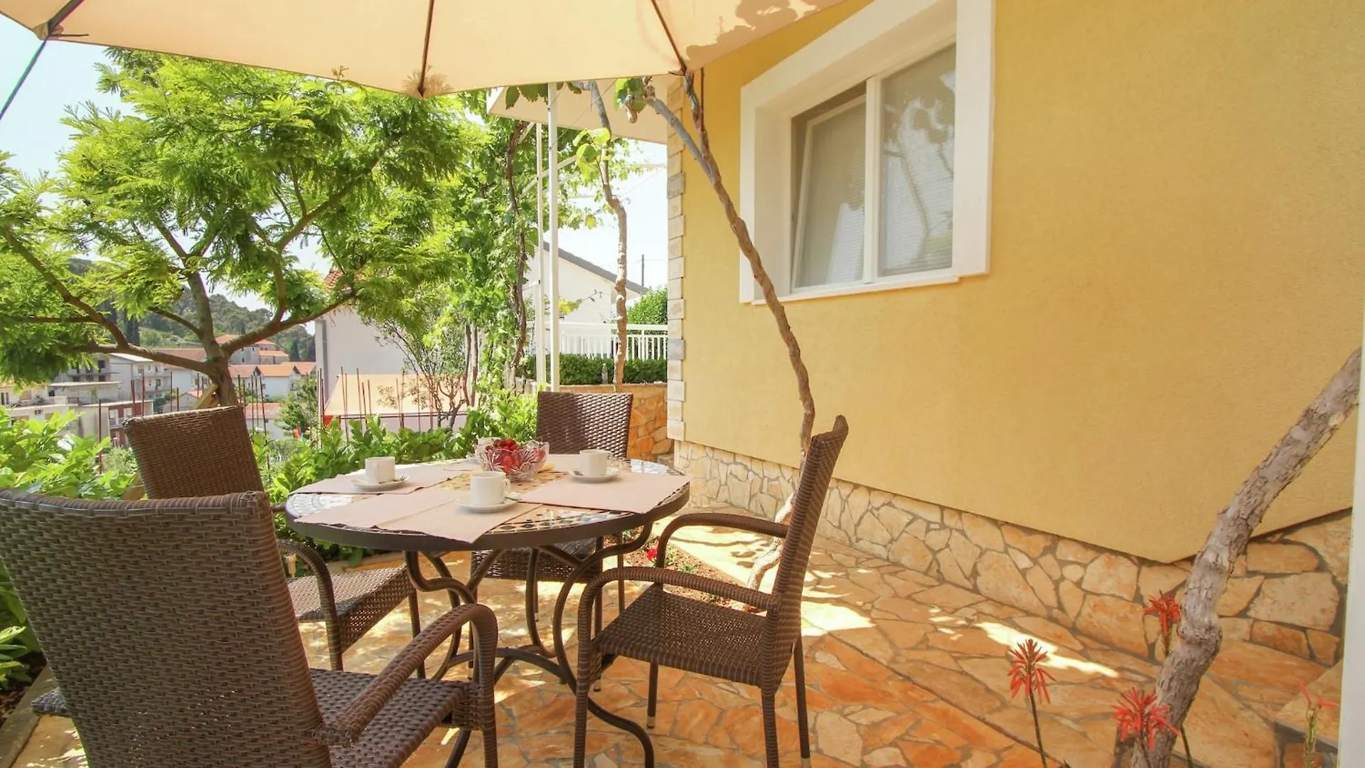 Boutique Apartment With Garden In Traù