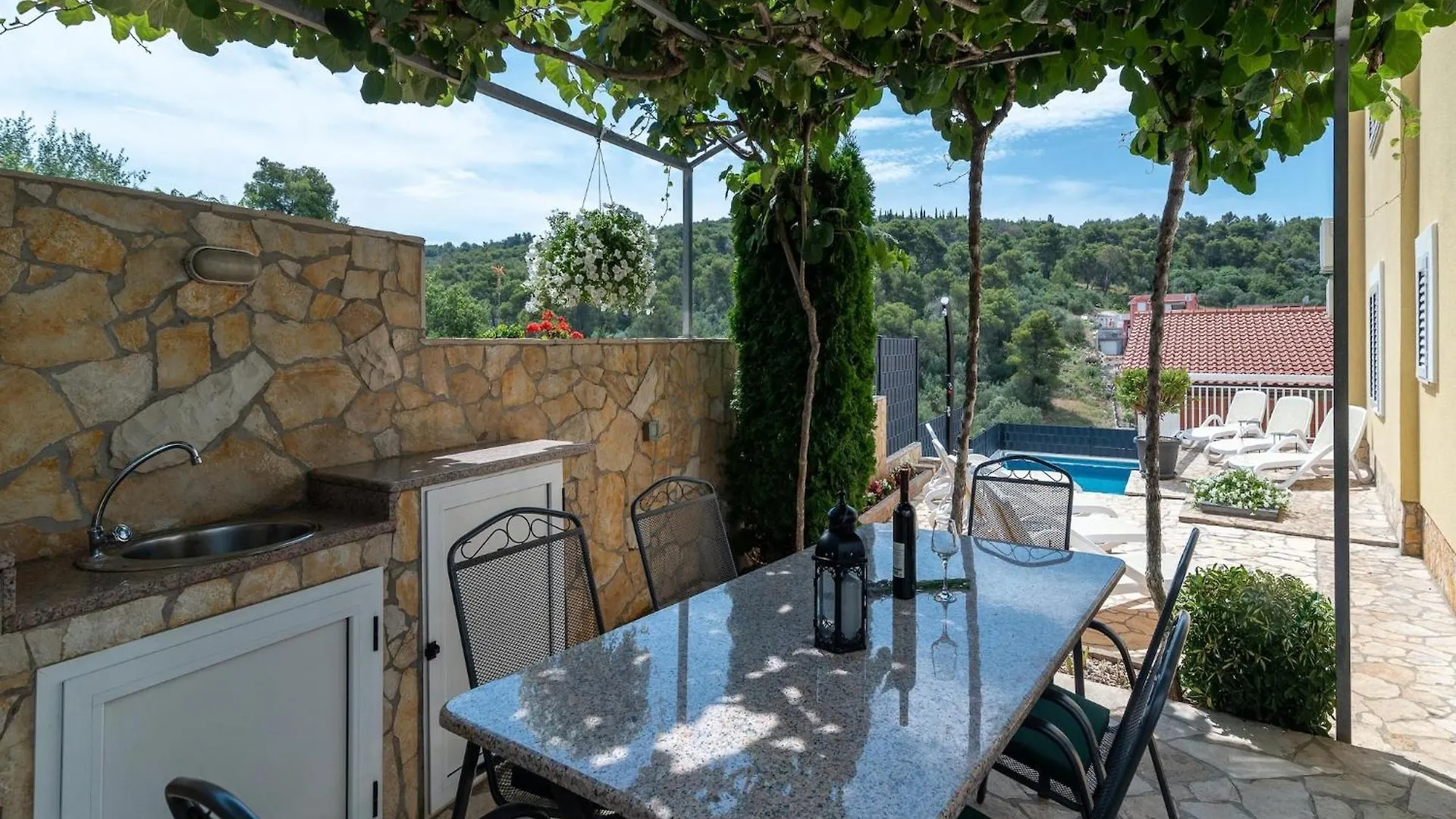 Boutique Apartment With Garden In Traù