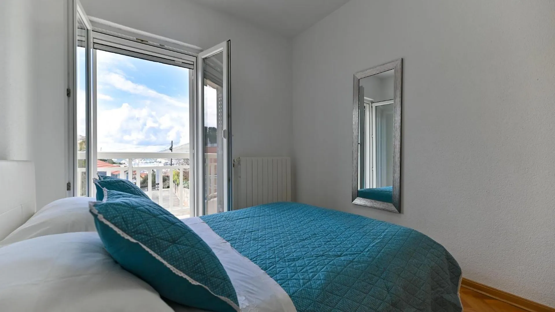 Boutique Apartment With Garden In Traù