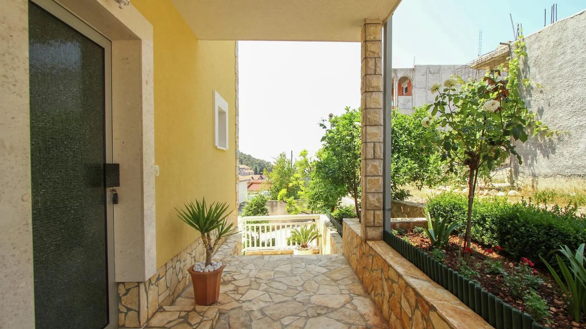 Boutique Apartment With Garden In Traù