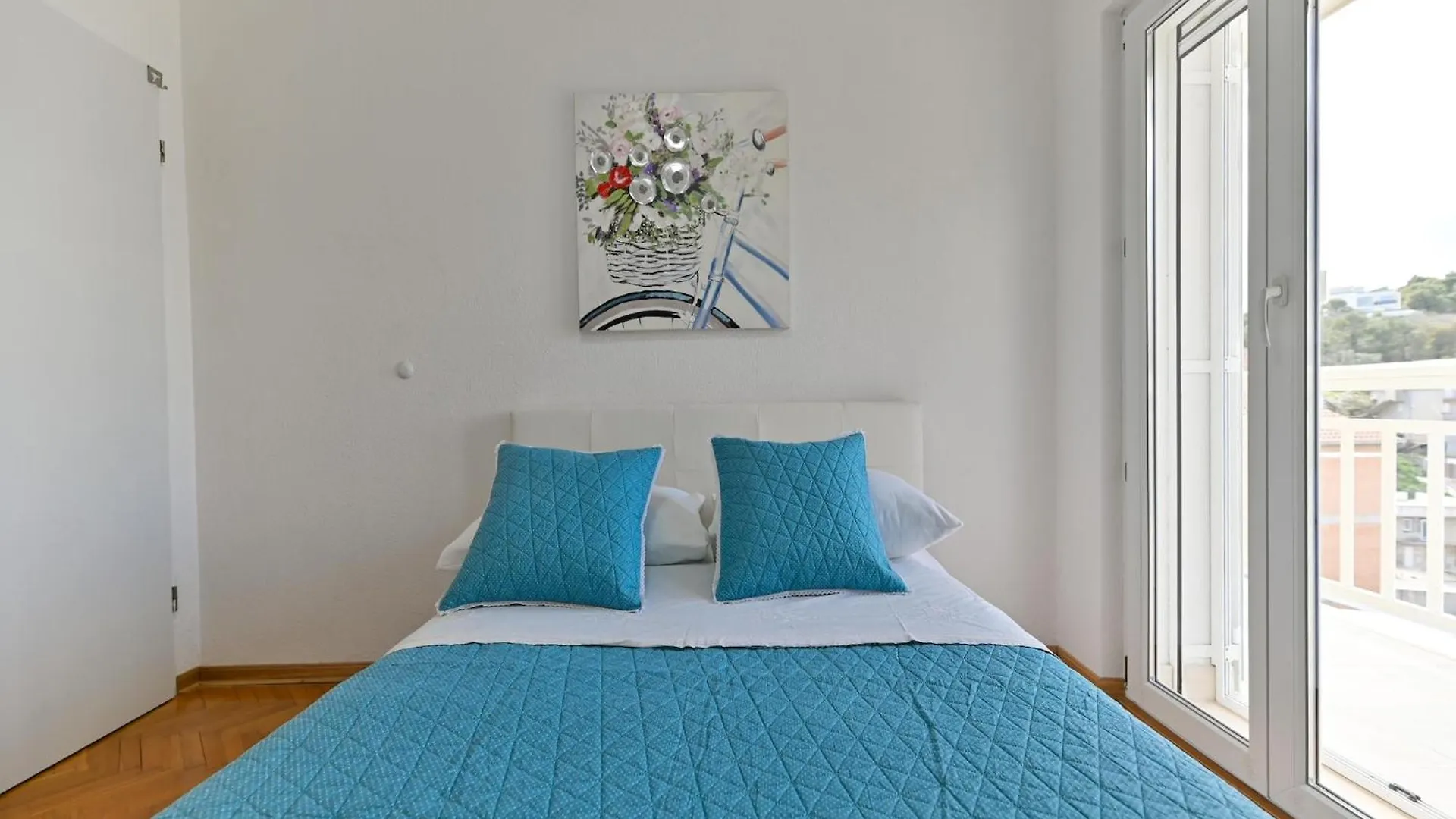 Boutique Apartment With Garden In Traù Croazia
